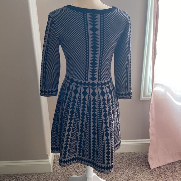 ❤️NWOT Geometric Dress (size Small)❤️ - Picture 4 of 6